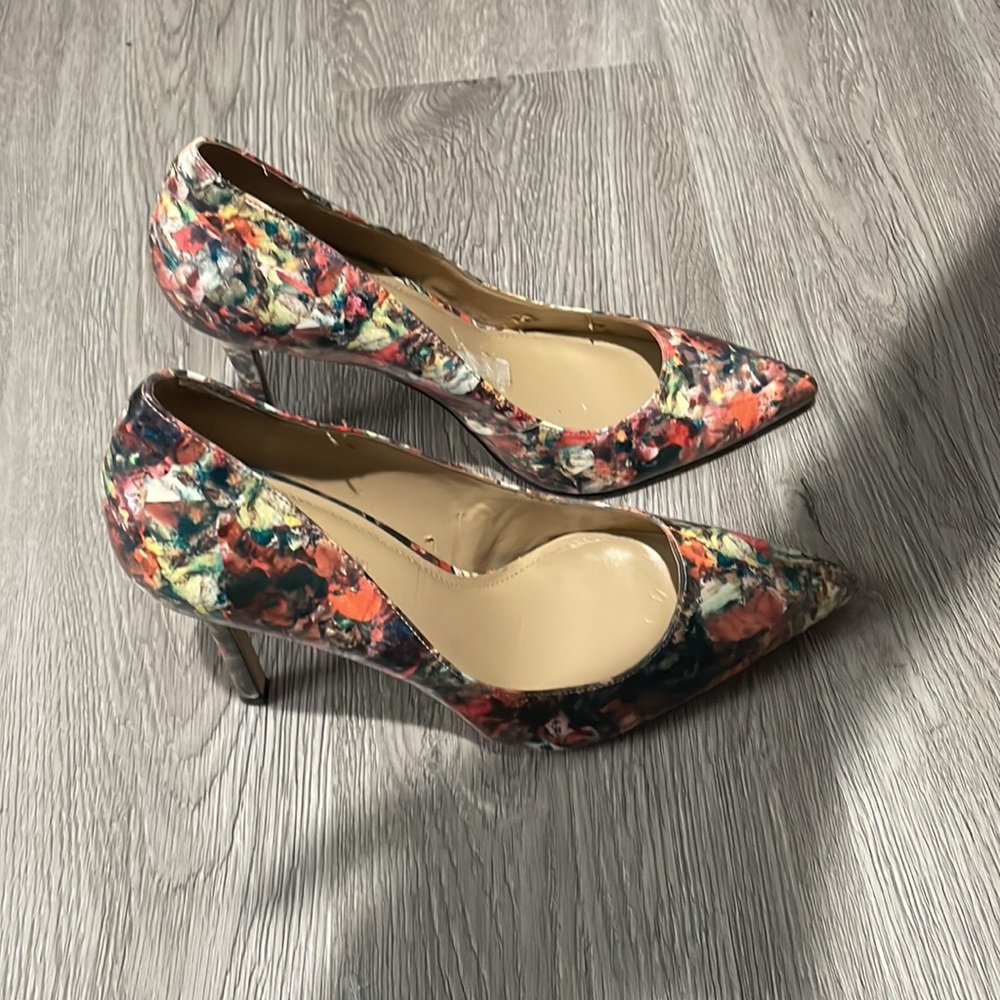 BCBGeneration Floral Close toe Heels - Picture 5 of 11